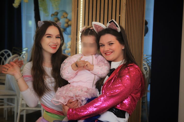 Beauty Bar Iasi – Petreceri copii cu coronite, sclipici si magie 5 animatori nunta iasi