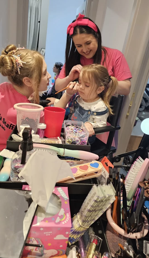 Beauty Bar Iasi – Petreceri copii cu coronite, sclipici si magie 3 servicii extra petreceri copii iasi